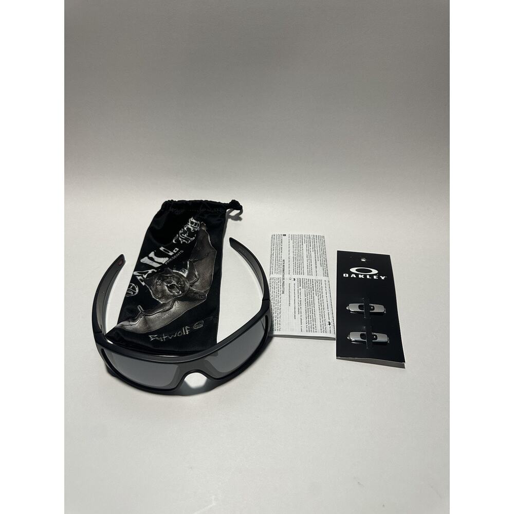 Oakley BATWOLF ink/black iridium POLARIZED OO9101-35 sunglasses With Badges